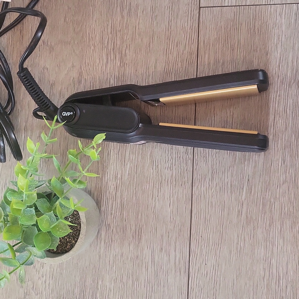 Bundle l GVP l Hair Straightner l Plus Combs